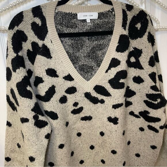 Leopard Print V-Neck Sweater John + Jenn - Picture 3 of 6